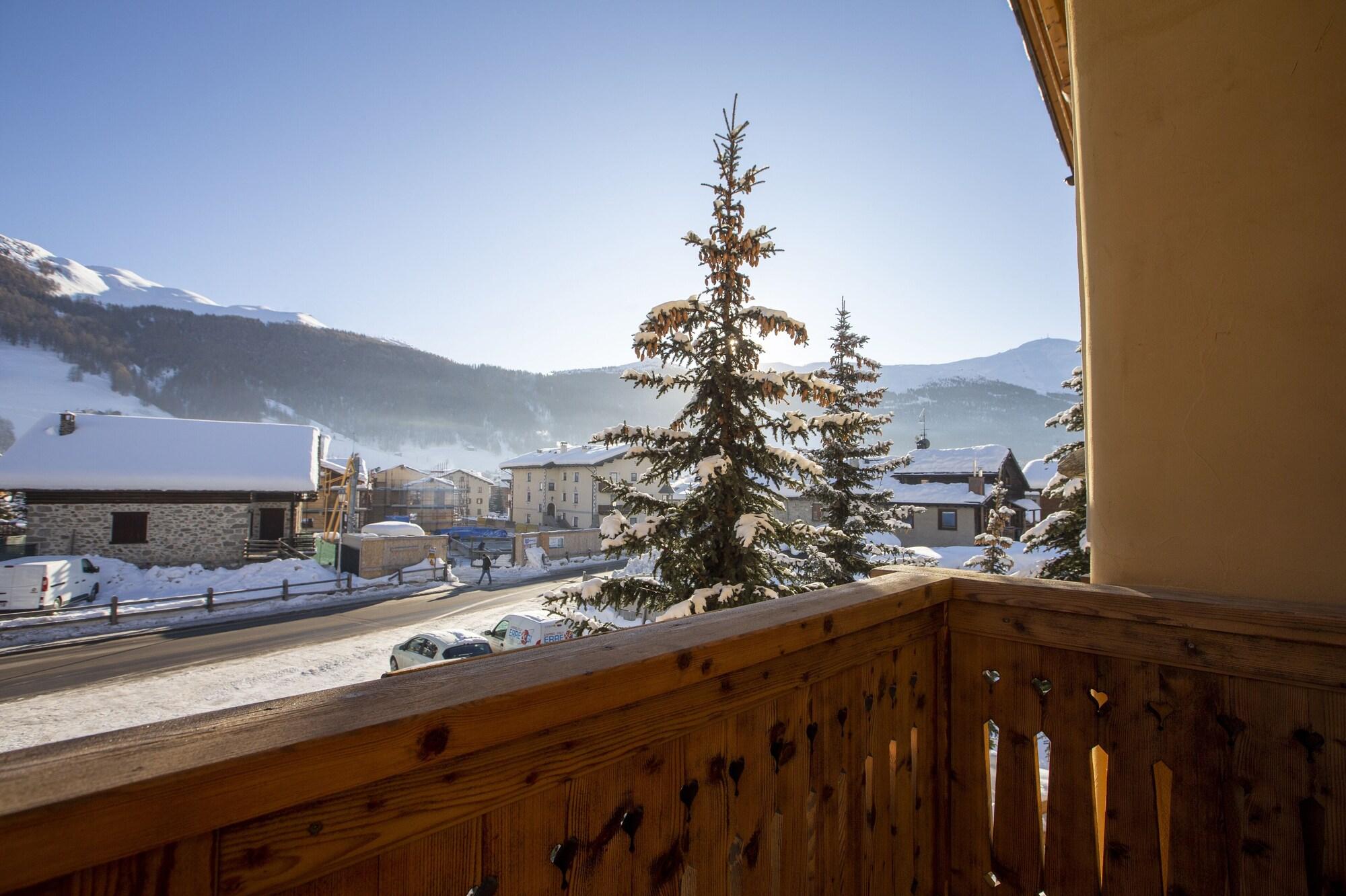 Hotel "La Suisse" Livigno Bagian luar foto