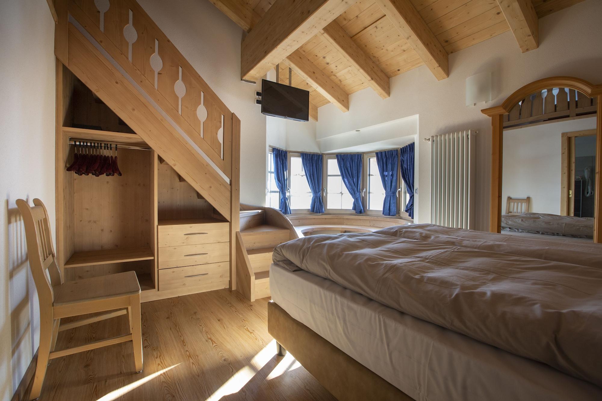 Hotel "La Suisse" Livigno Bagian luar foto