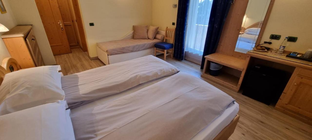Hotel "La Suisse" Livigno Bagian luar foto