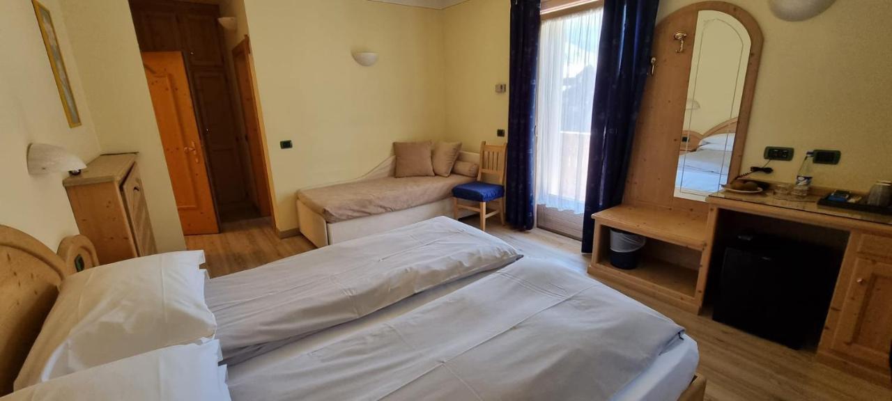 Hotel "La Suisse" Livigno Bagian luar foto