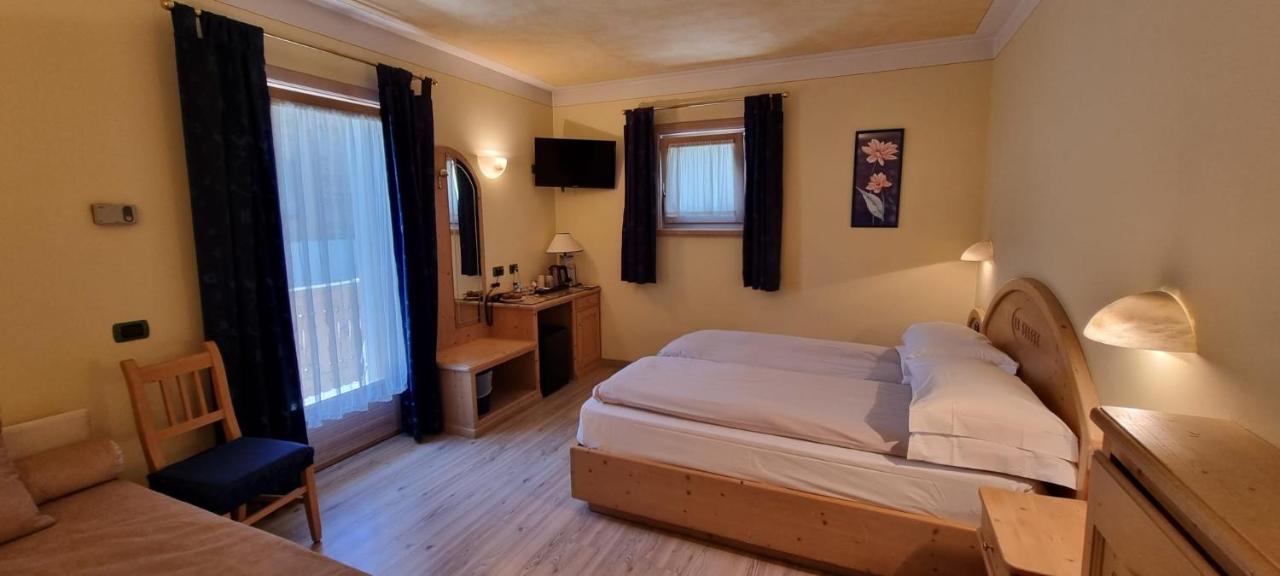 Hotel "La Suisse" Livigno Bagian luar foto