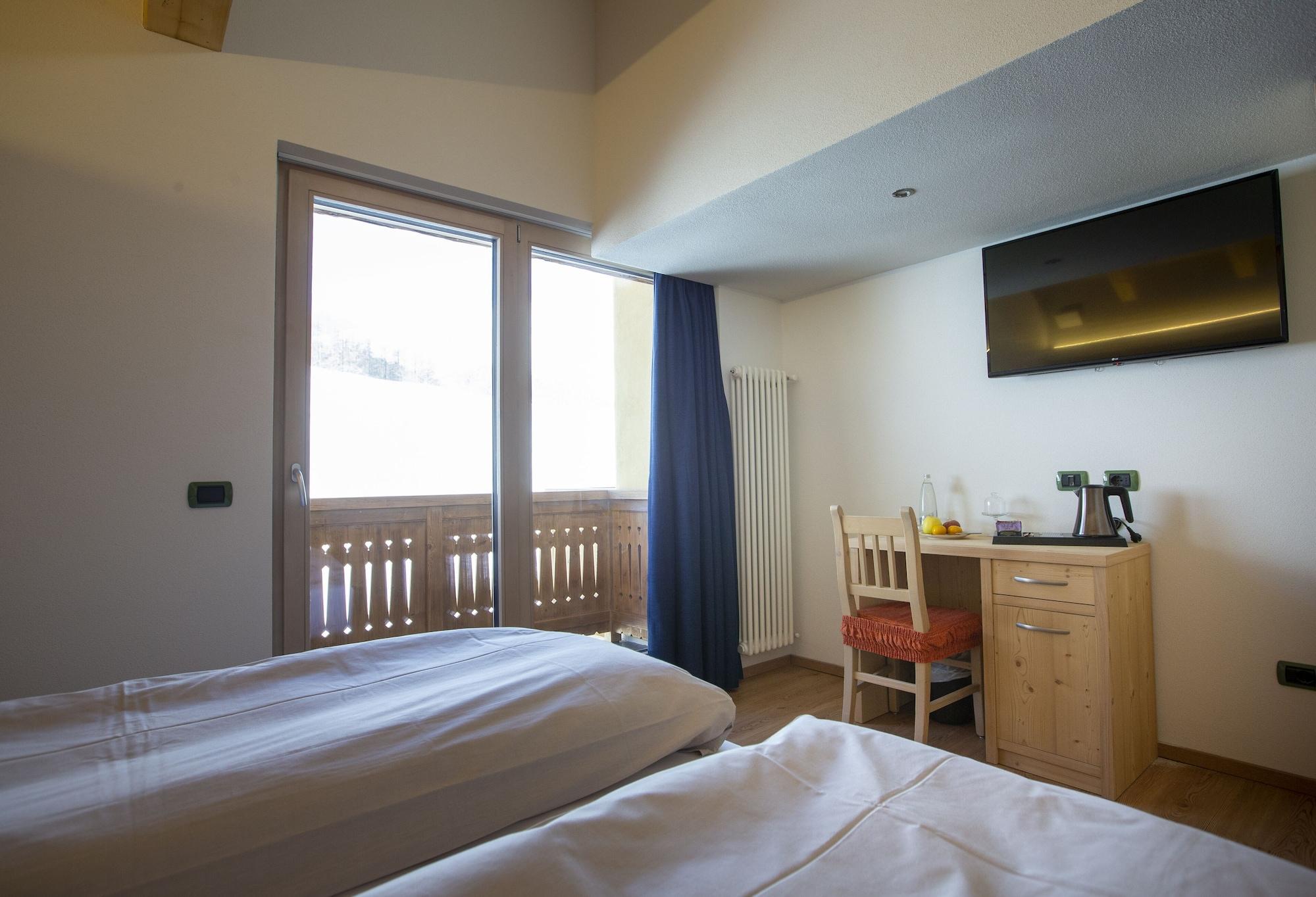Hotel "La Suisse" Livigno Bagian luar foto