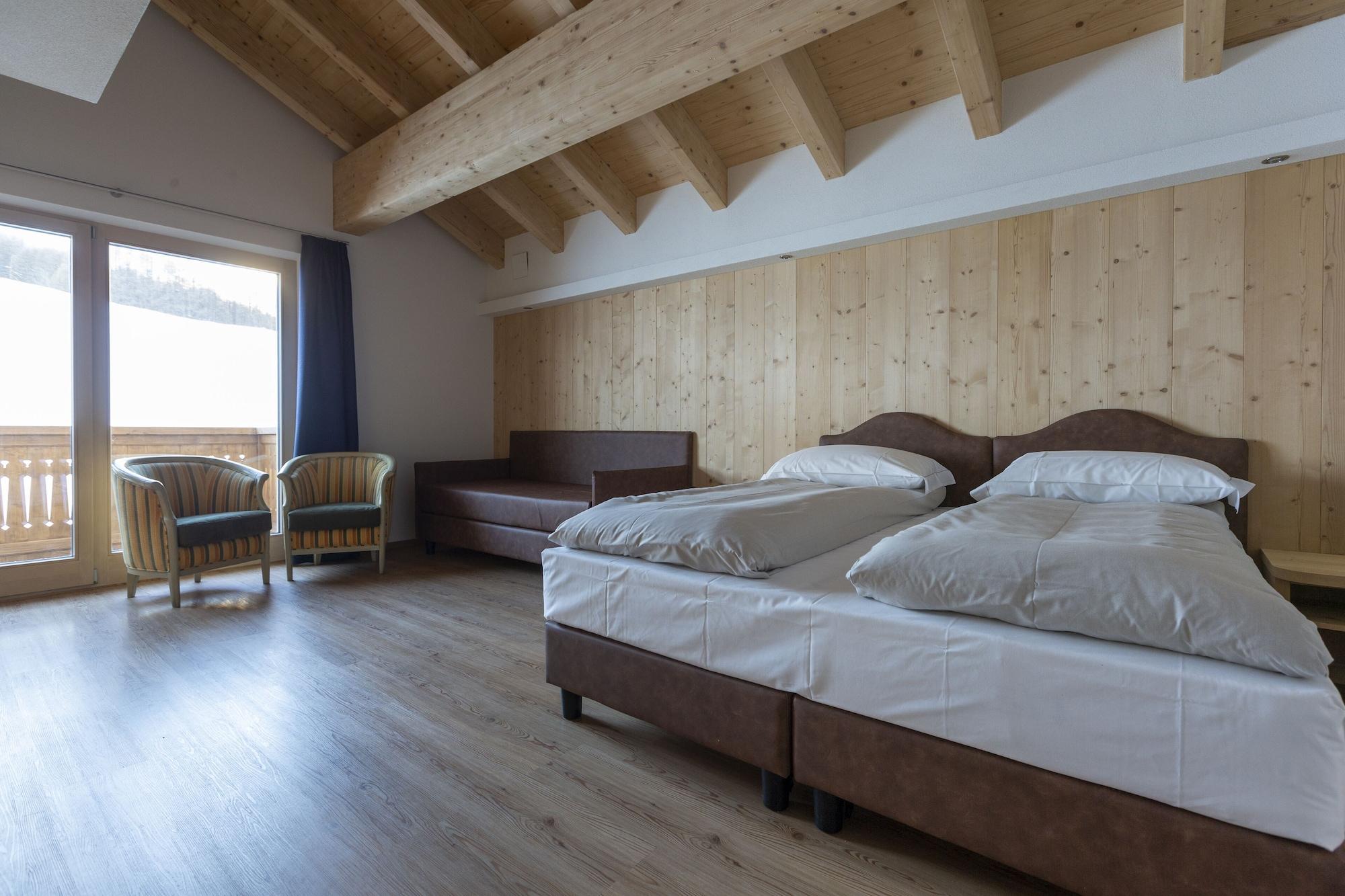 Hotel "La Suisse" Livigno Bagian luar foto