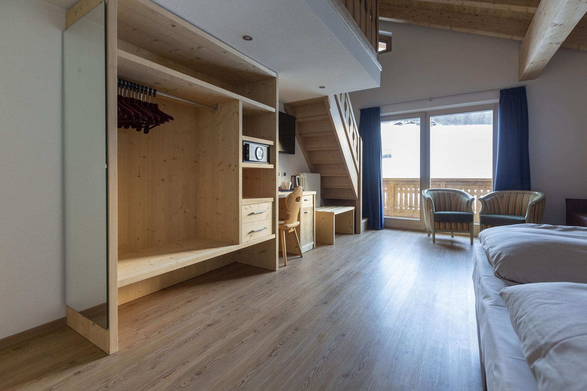 Hotel "La Suisse" Livigno Bagian luar foto