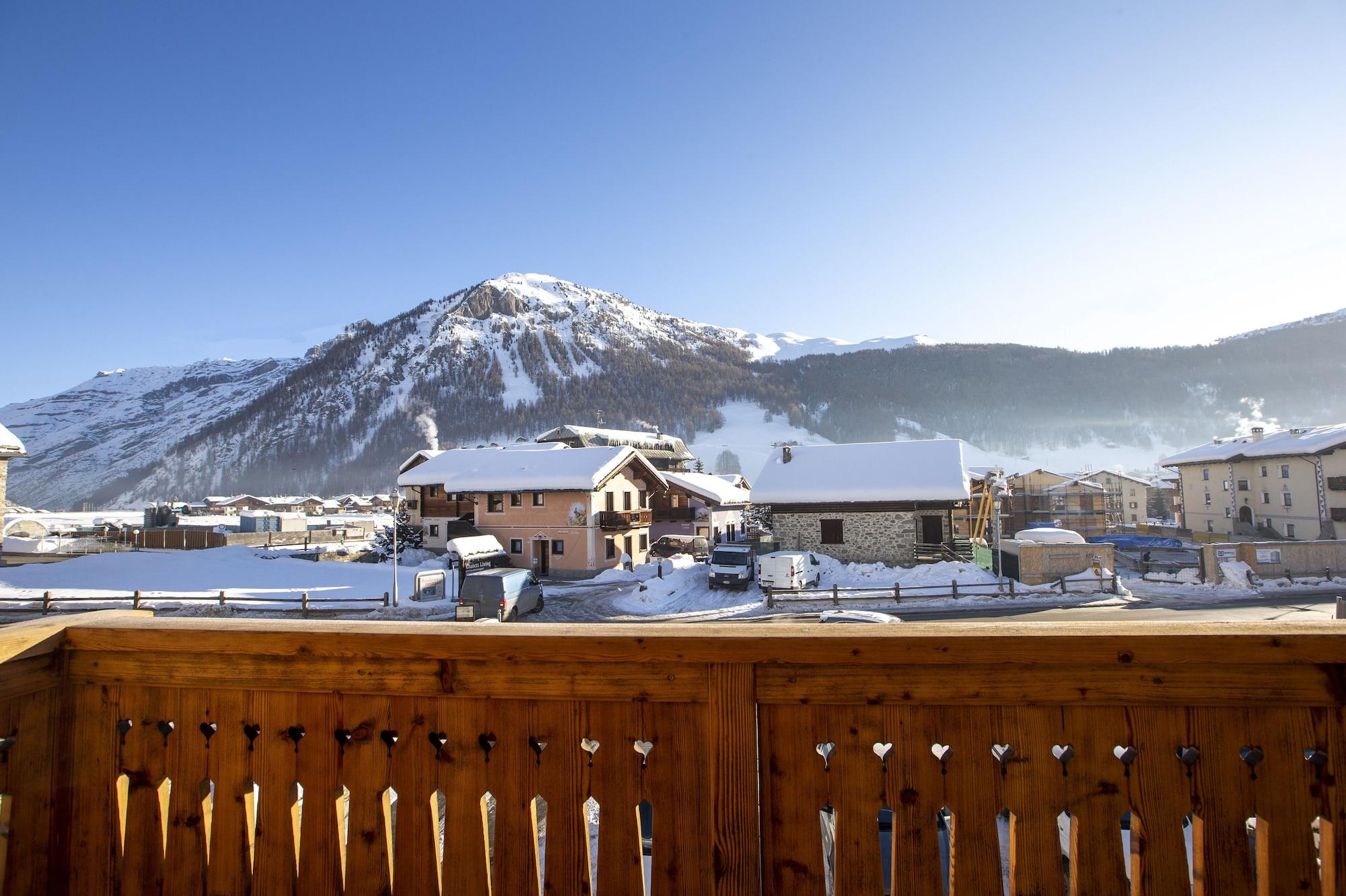 Hotel "La Suisse" Livigno Bagian luar foto