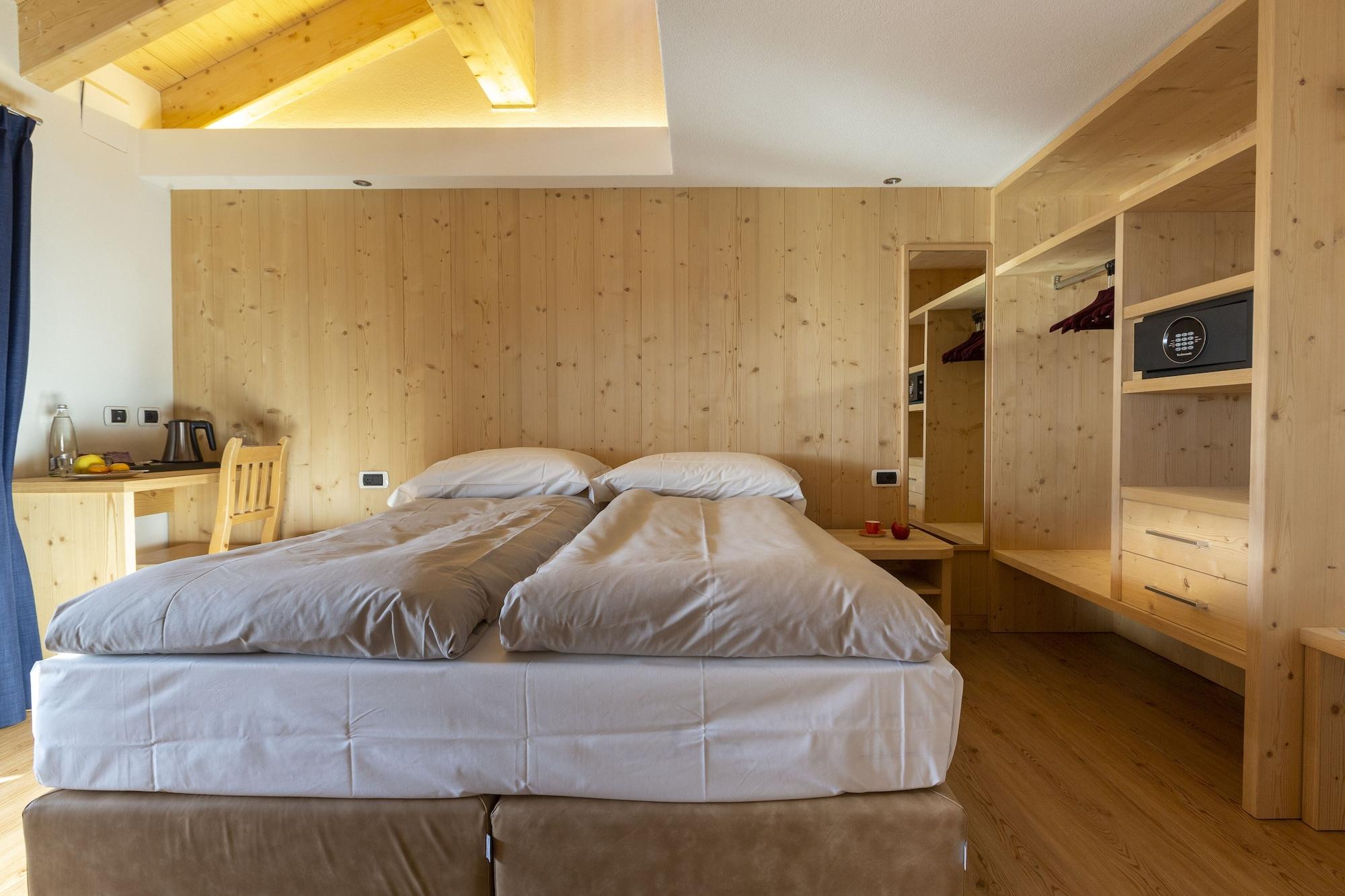 Hotel "La Suisse" Livigno Bagian luar foto