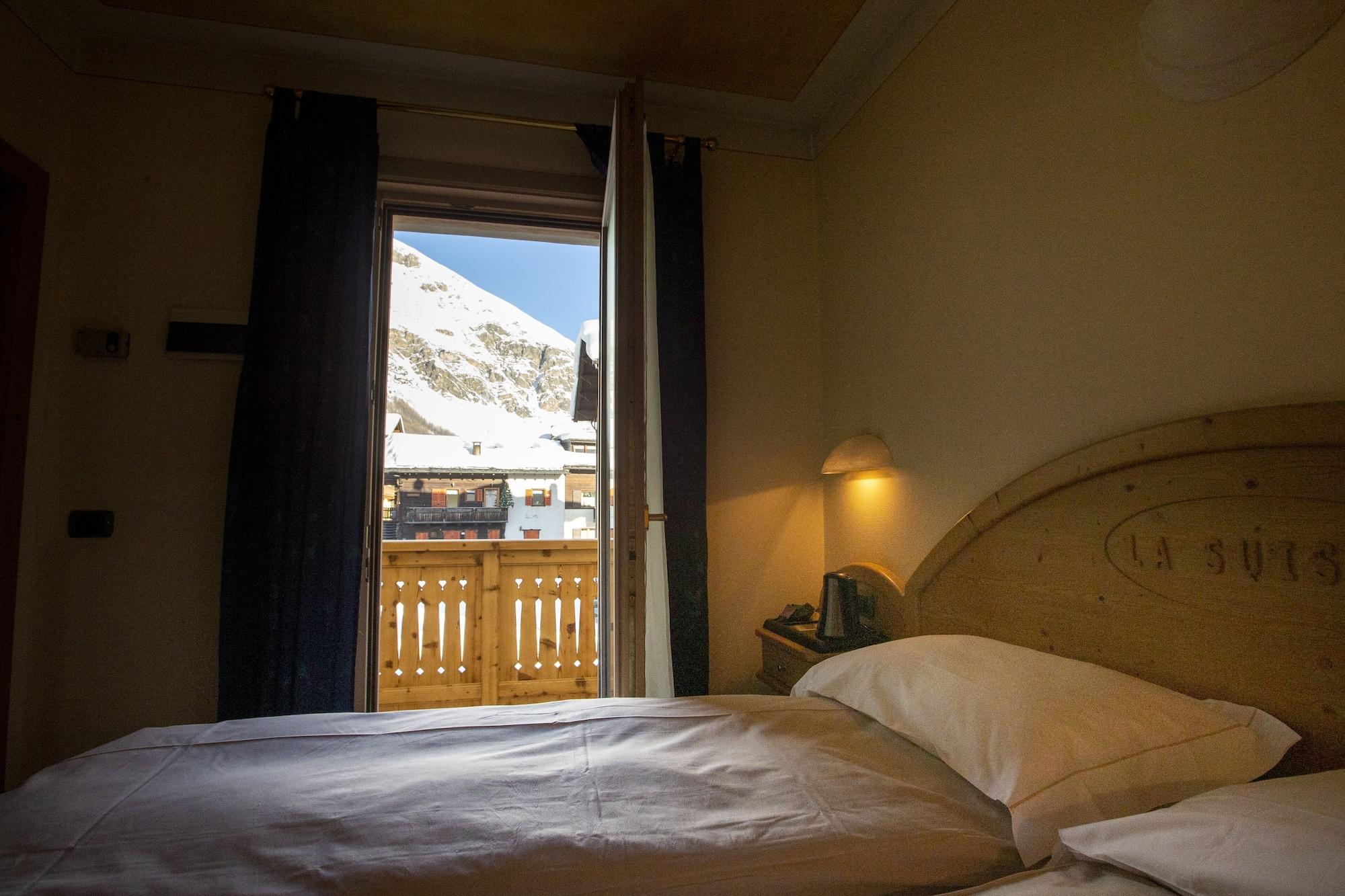 Hotel "La Suisse" Livigno Bagian luar foto