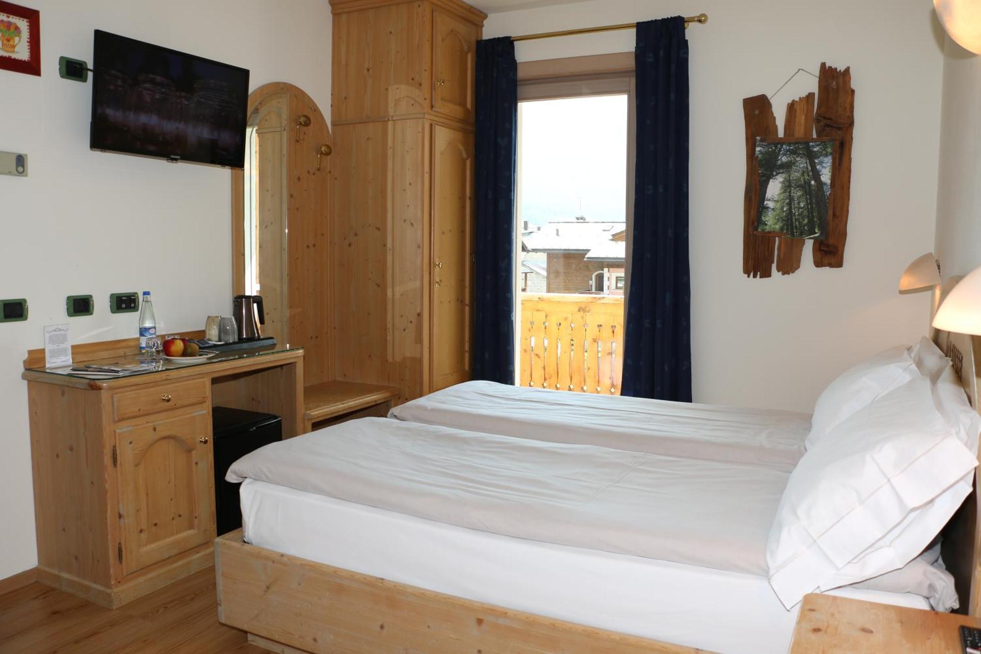 Hotel "La Suisse" Livigno Bagian luar foto