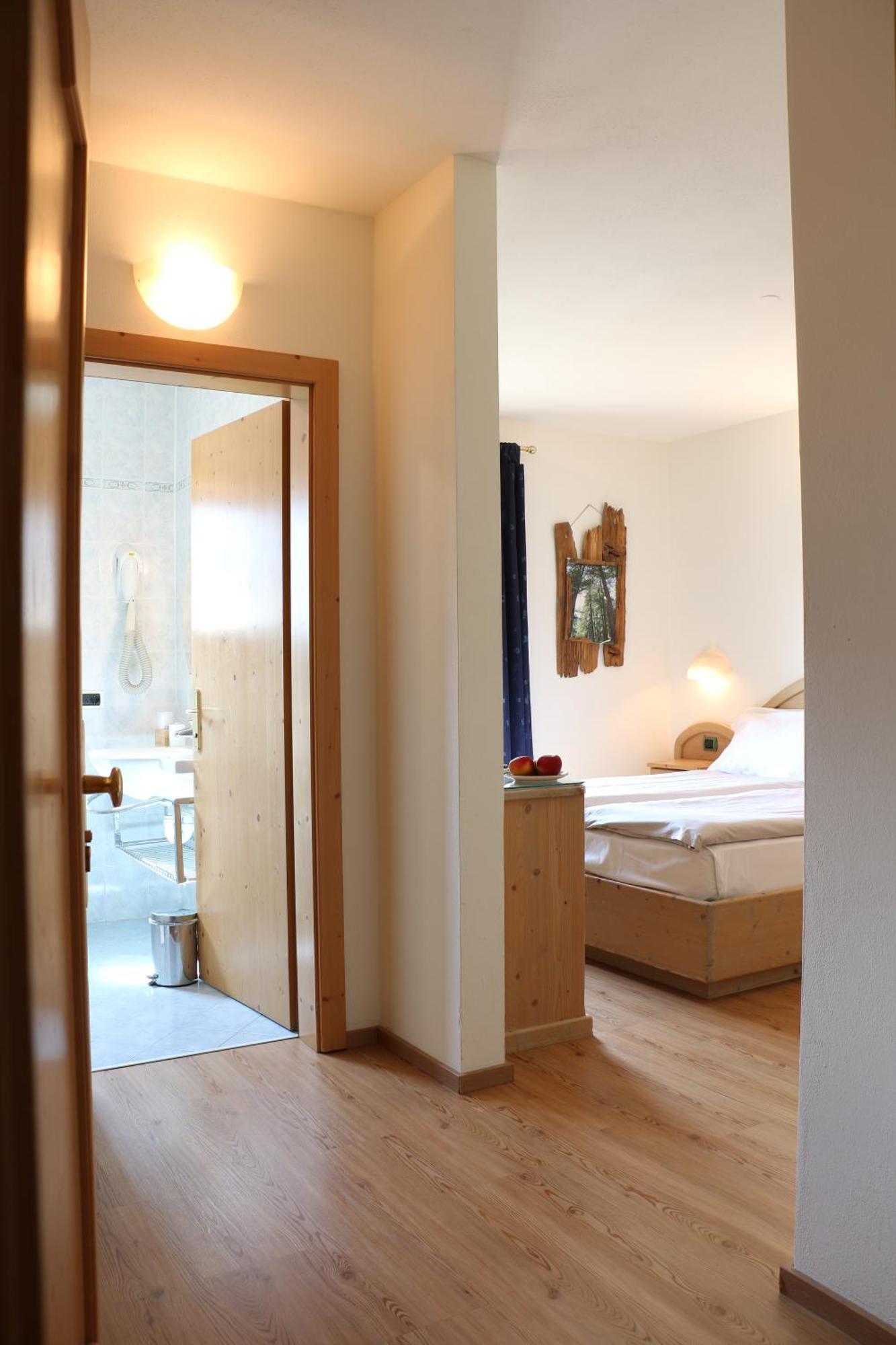 Hotel "La Suisse" Livigno Bagian luar foto