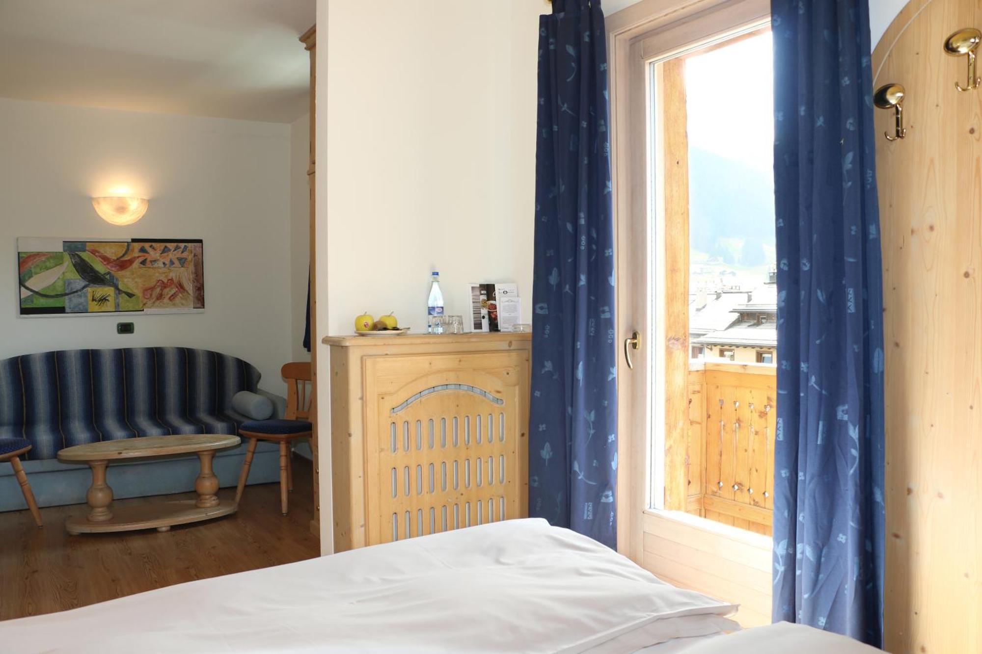 Hotel "La Suisse" Livigno Bagian luar foto