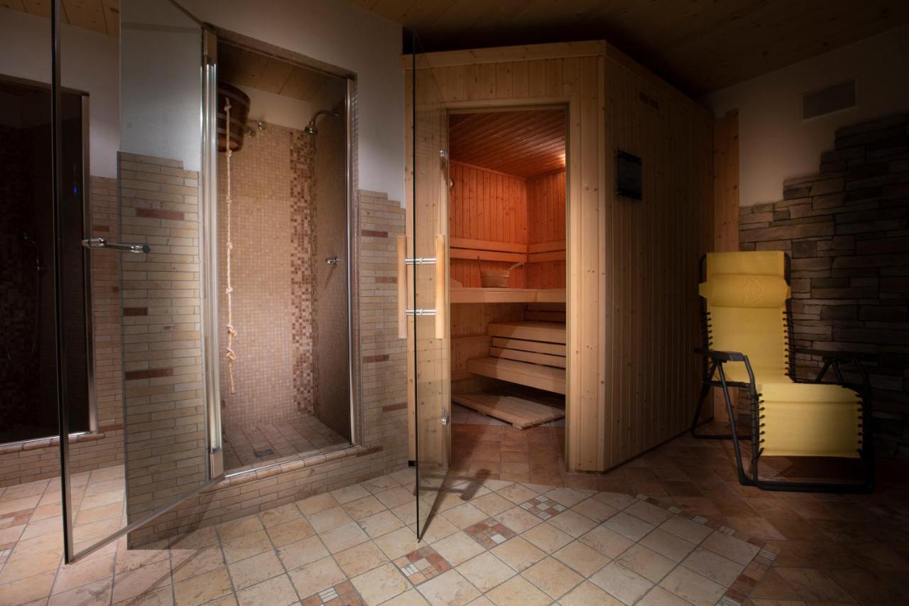Hotel "La Suisse" Livigno Bagian luar foto