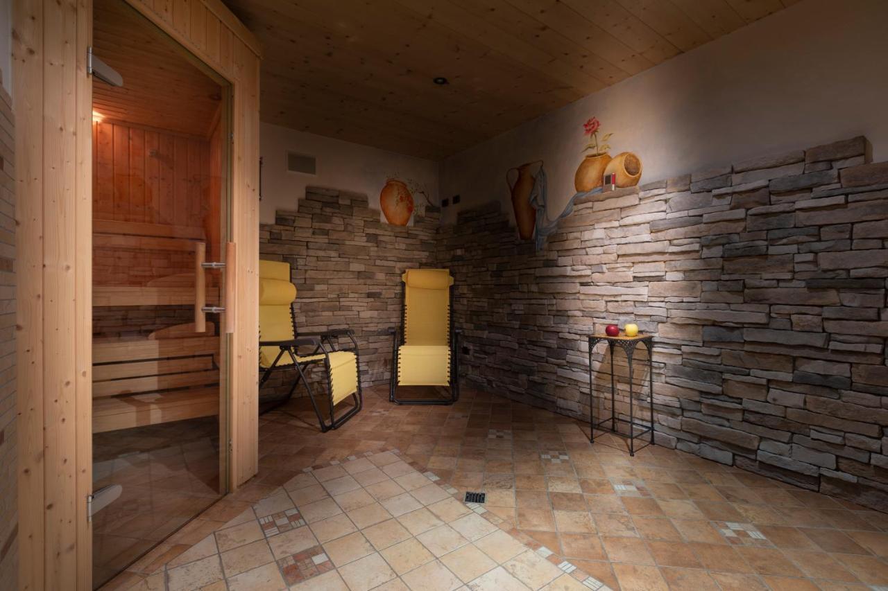 Hotel "La Suisse" Livigno Bagian luar foto