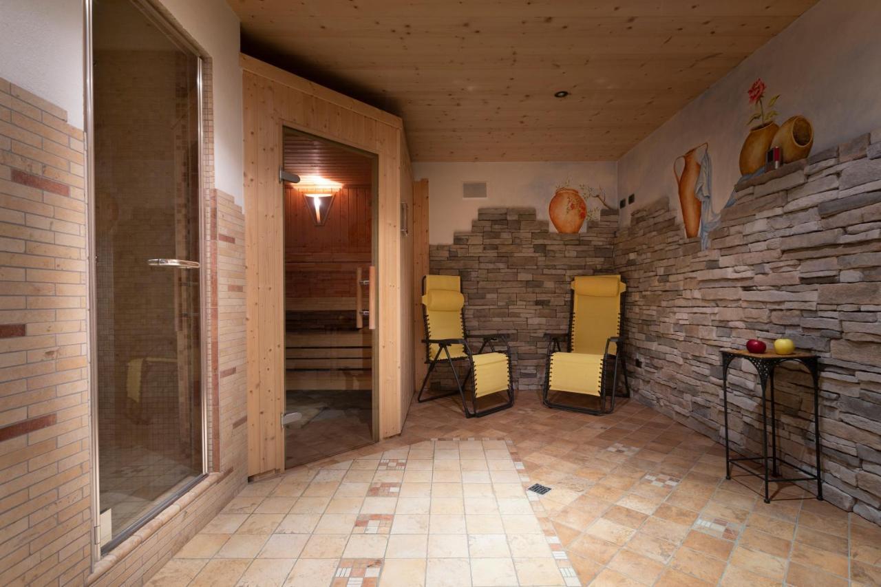 Hotel "La Suisse" Livigno Bagian luar foto